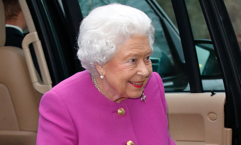 ملكة بريطانيا تعود للعمل بعد وعكة صحية 