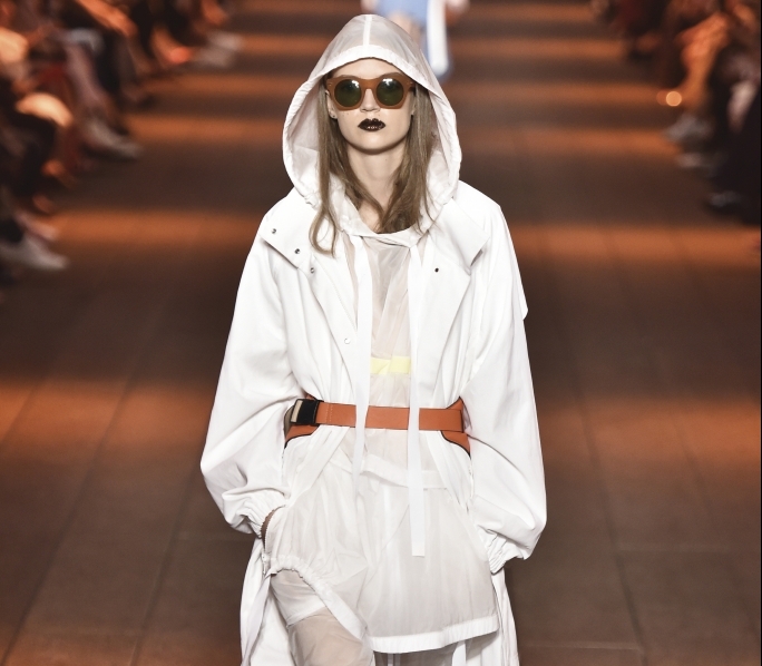 مجموعة DKNY نيويورك الوجه الجديد لمستقبل الأزياء