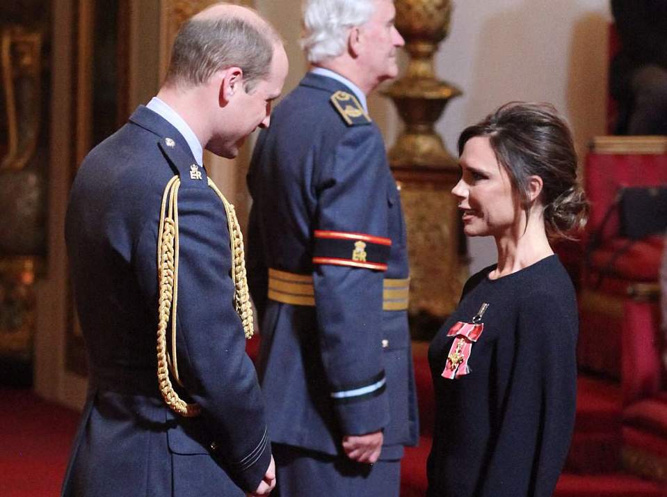 فيكتوريا بيكهام تنال وسام OBE الرفيع
