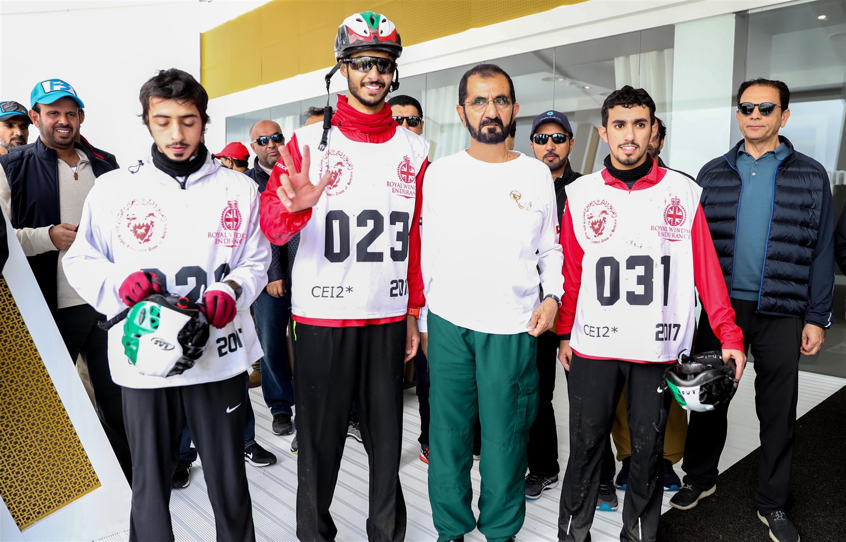 محمد بن راشد يشجع فرسان الإمارات في سباق كأس ويندسور الملكي للقدرة