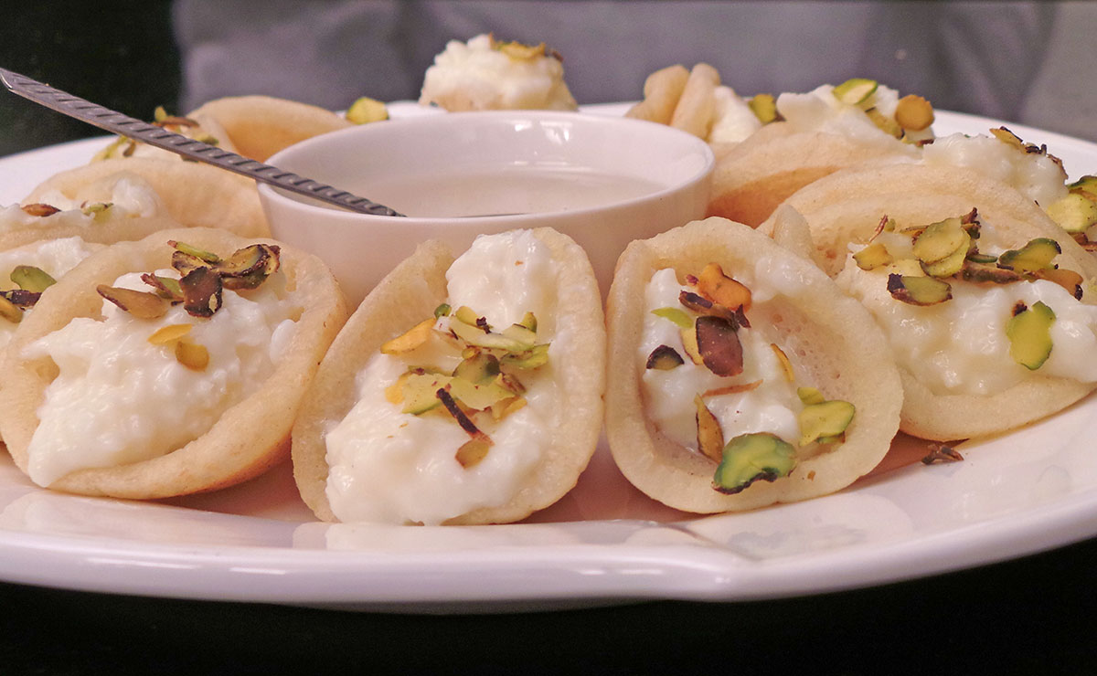 حلويات رمضان طريقة عمل قطايف مع الايس كريم وكريمة اللوتس