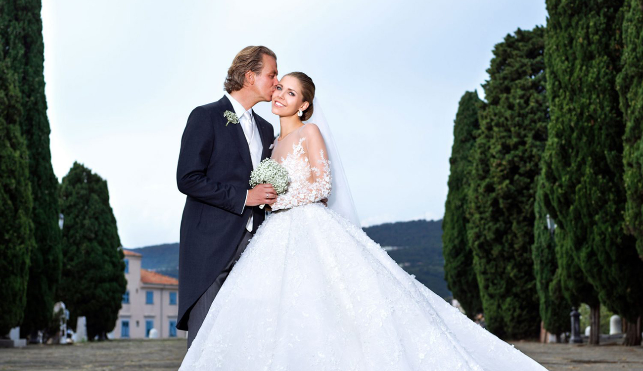 بالصور فستان زفاف فيكتوريا سواروفسكي للمصمم مايكل سينكو