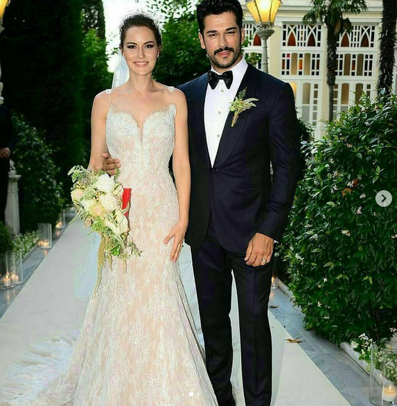 فستان زفاف فهرية أفجان يثير اهتمام الاعلام التركي