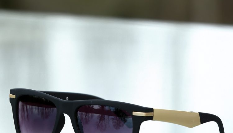 النظارات الشمسية مع اطار سميك