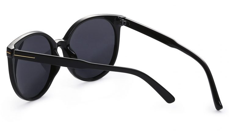 نظارات شمسية باطارات سوداء
