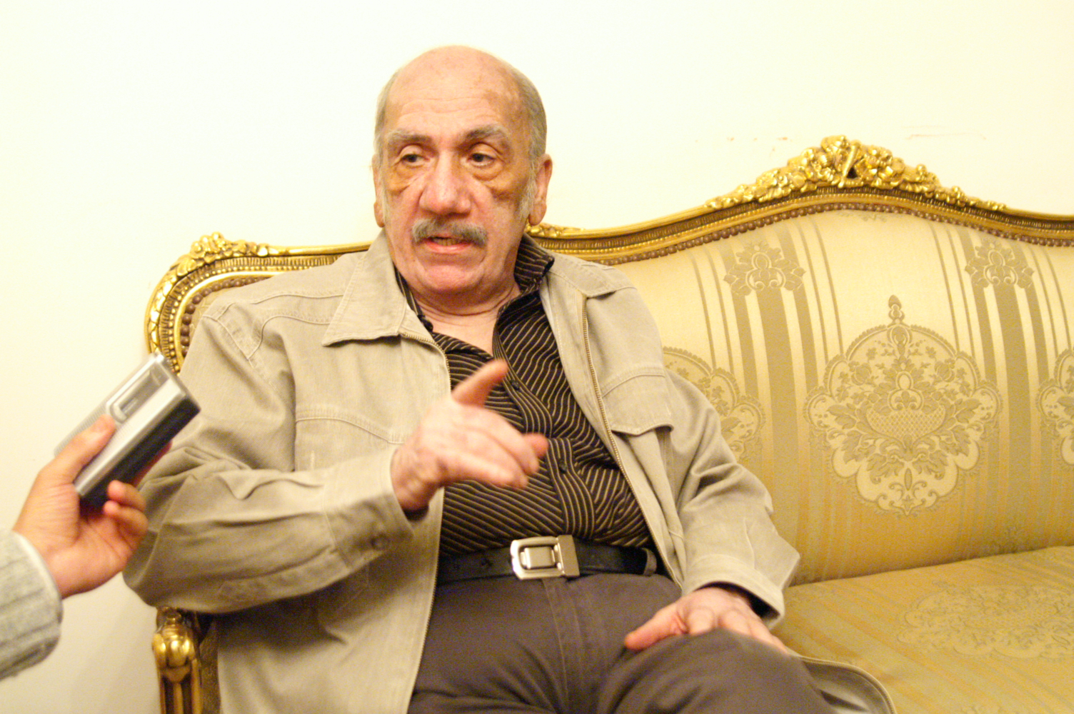 الكاتب محفوظ عبدالرحمن