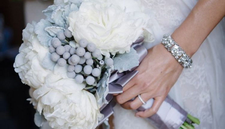 ثيمات زواج باللون الفضي لحفل زفاف مميز
