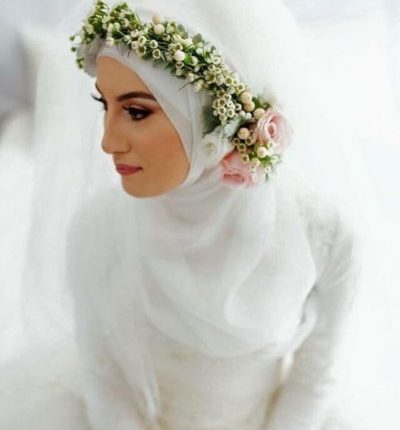 حجاب الزفاف مع طوق الورود