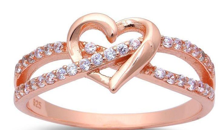 خاتم زفاف على شكل قلب