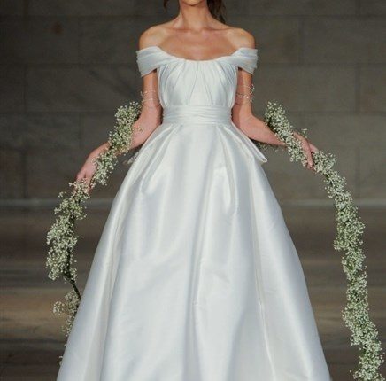 فستان زفاف ريم عكرا