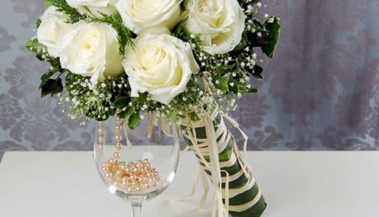 مسكة الورود البيضاء
