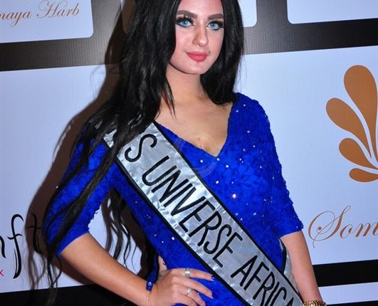 ملكة جمال تشارك في المهرجان