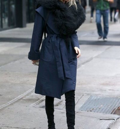 عارضة الأزياء الشهيرة بيلا حديد ترتدي سكارف الفرو