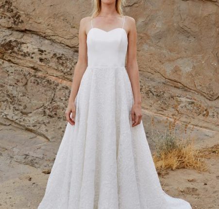 فستان زفاف منقوش