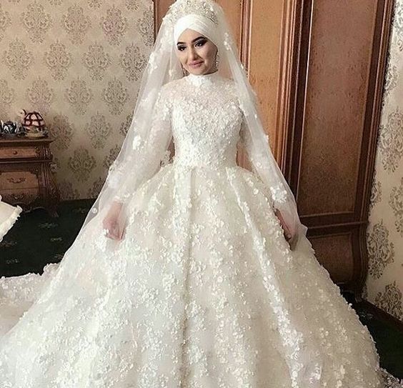 فستان زفاف منفوش