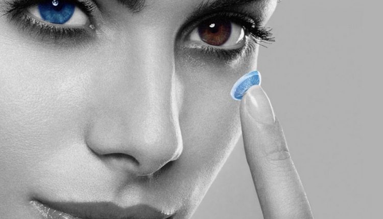 أضرار العدسات اللاصقة