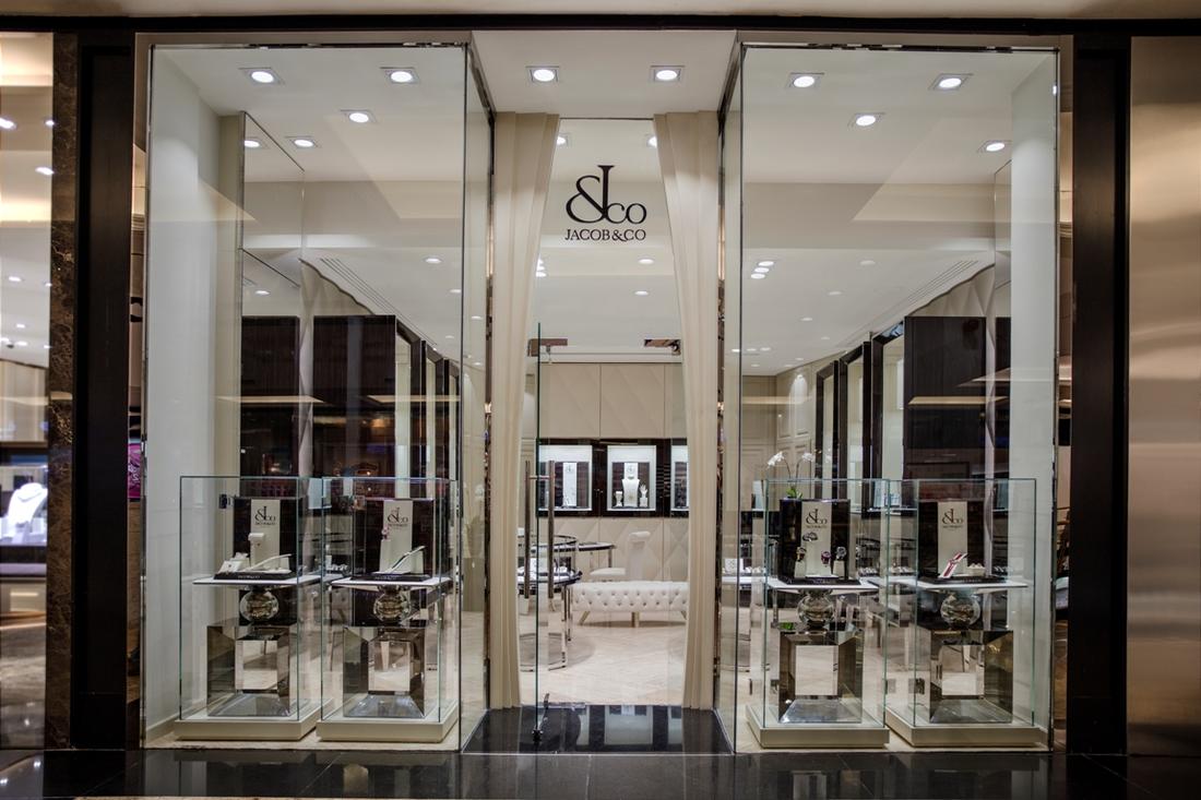 جيكوب أند كو Jacob & Co تحتفي بإعادة افتتاح متجرها في دبي مول بإصدار فريد