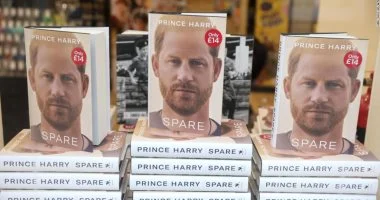 كتاب الأمير هاري يثير الجدل بسبب سعره