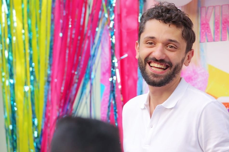 كريم محمود عبد العزيز يكشف عن خلافه مع زوجة والده بوسي شلبي