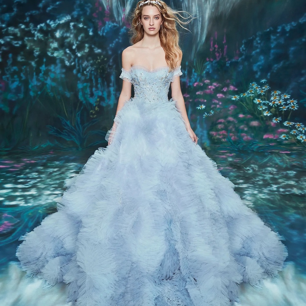 أحدث صيحات اللون الأزرق لفساتين زفاف العروس 2023
