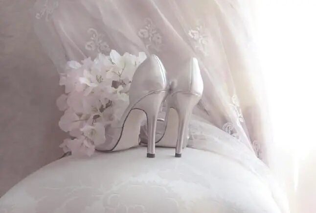 أحذية زفاف غير مألوفة تتماشى مع الموضة