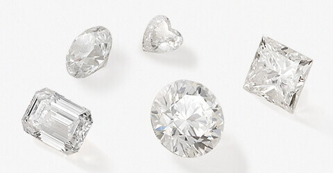 مجوهرات من الماس الأبيض والأحجار الكريمة