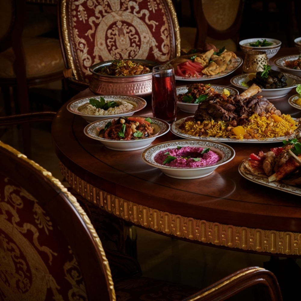 رافلز النخلة دبي يقدم تجارب فاخرة احتفاءً بشهر رمضان المبارك