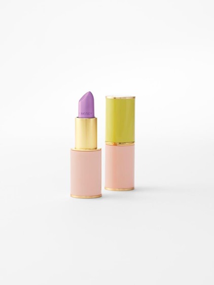 علامة Dries Van Noten Beauty تطلق إصدارين محدودين من أحمر الشفاه