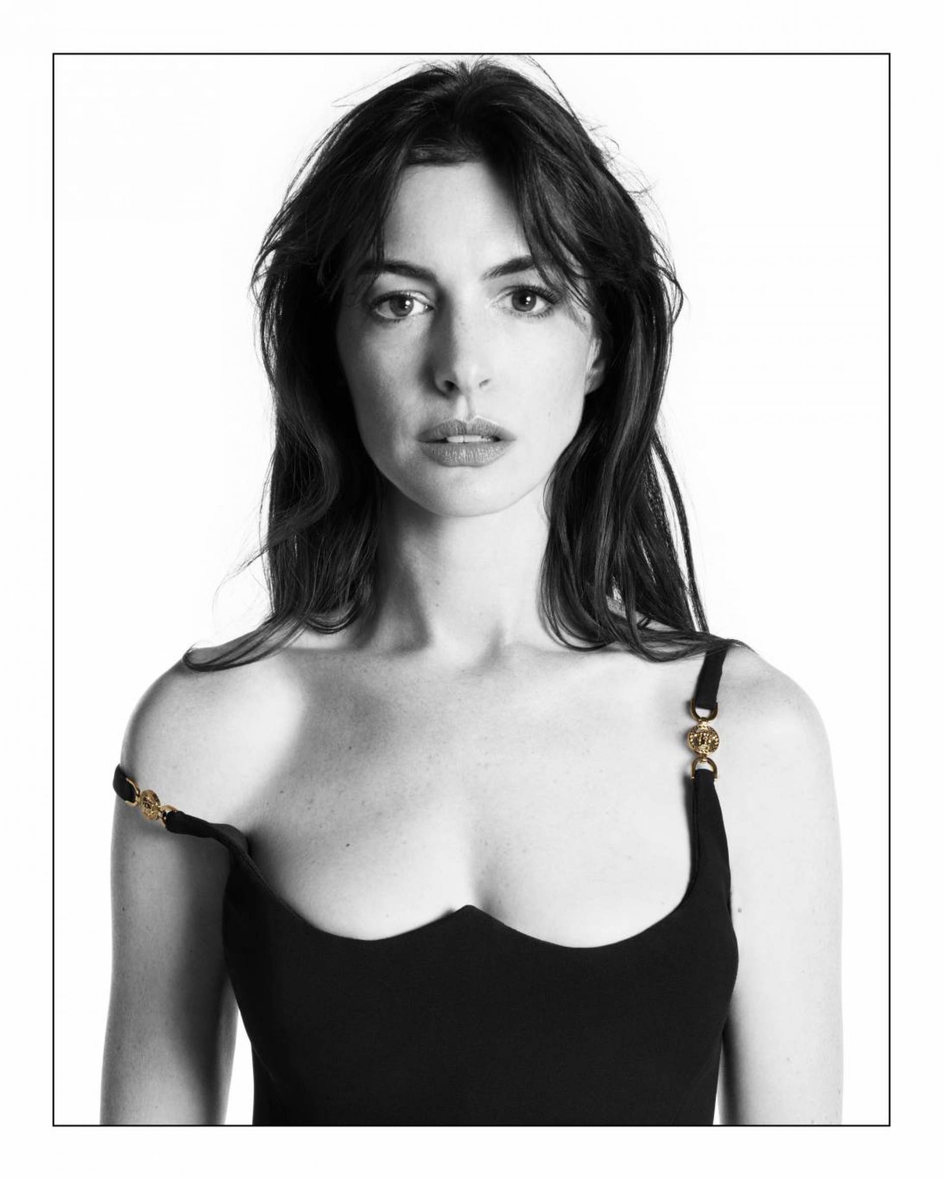 إطلاق مجموعة Versace Icons