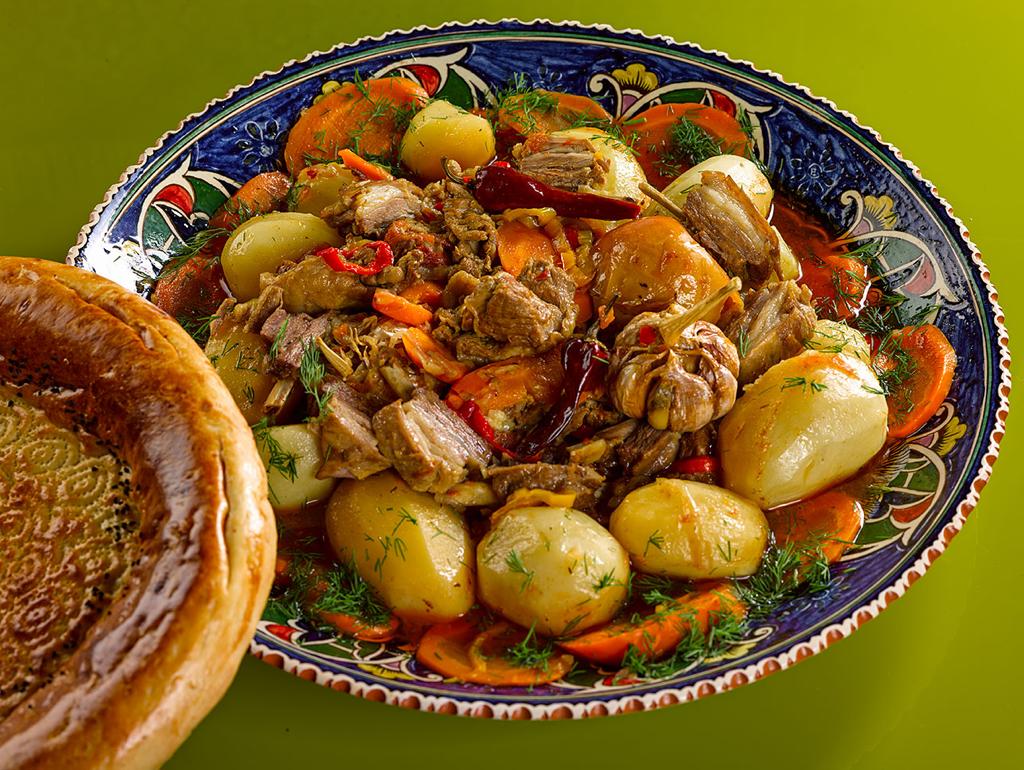  الشيف الأوزبكي الأذري الشهير خانكيشييف يحضر أطباق رائعة مستلهما من الثقافة العربية