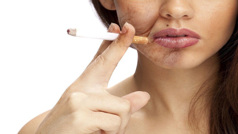 أضرار التدخين على الجلد والشعر والصحة العامة
