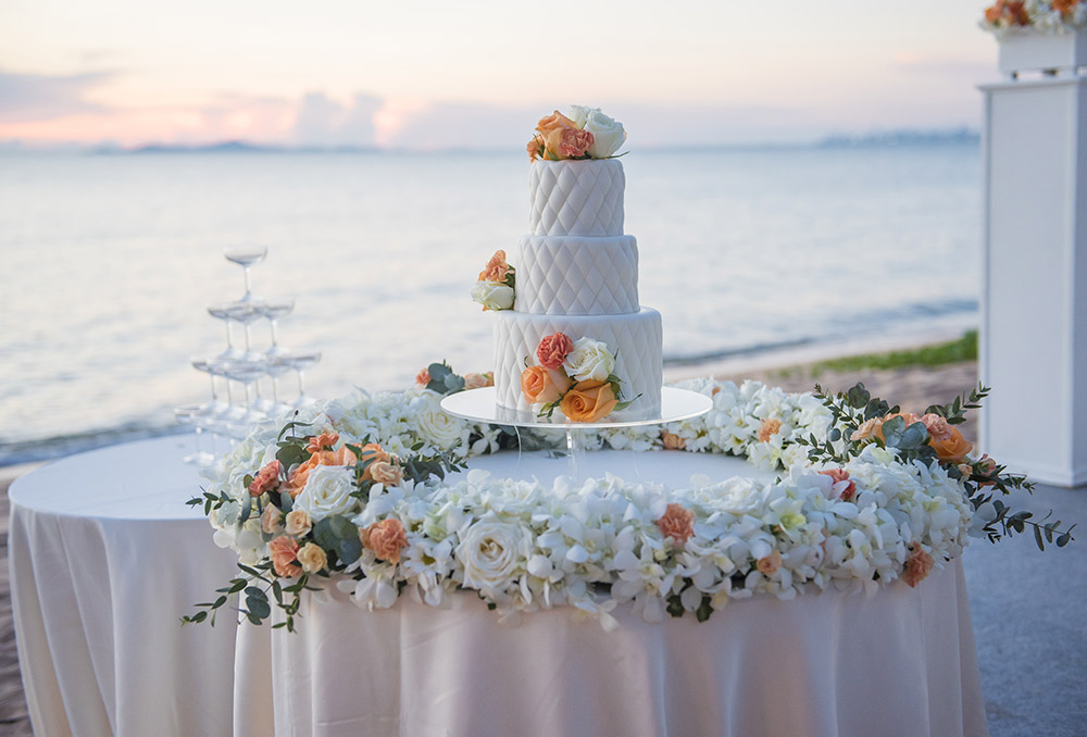 طاولة كعكة الزفاف - أفكار تزيين طاولة كعكة الزفاف