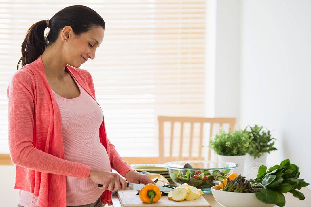 قائمة الأطعمة والمشروبات التي يجب تجنبها أثناء الحمل