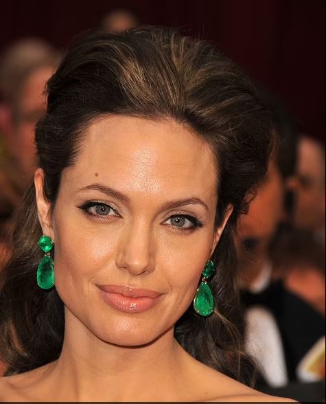 أنجلينا جولي تعلن إطلاق Atelier Jolie للأزياء المستدامة