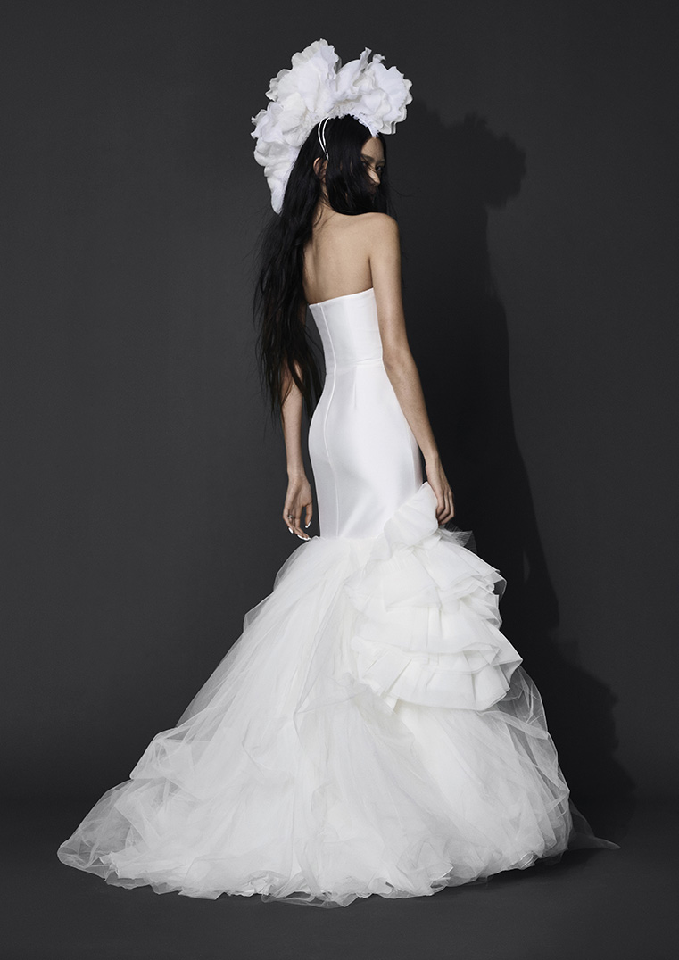 مجموعة اسبوزا بريفا لفساتين الزفاف لعام 2024