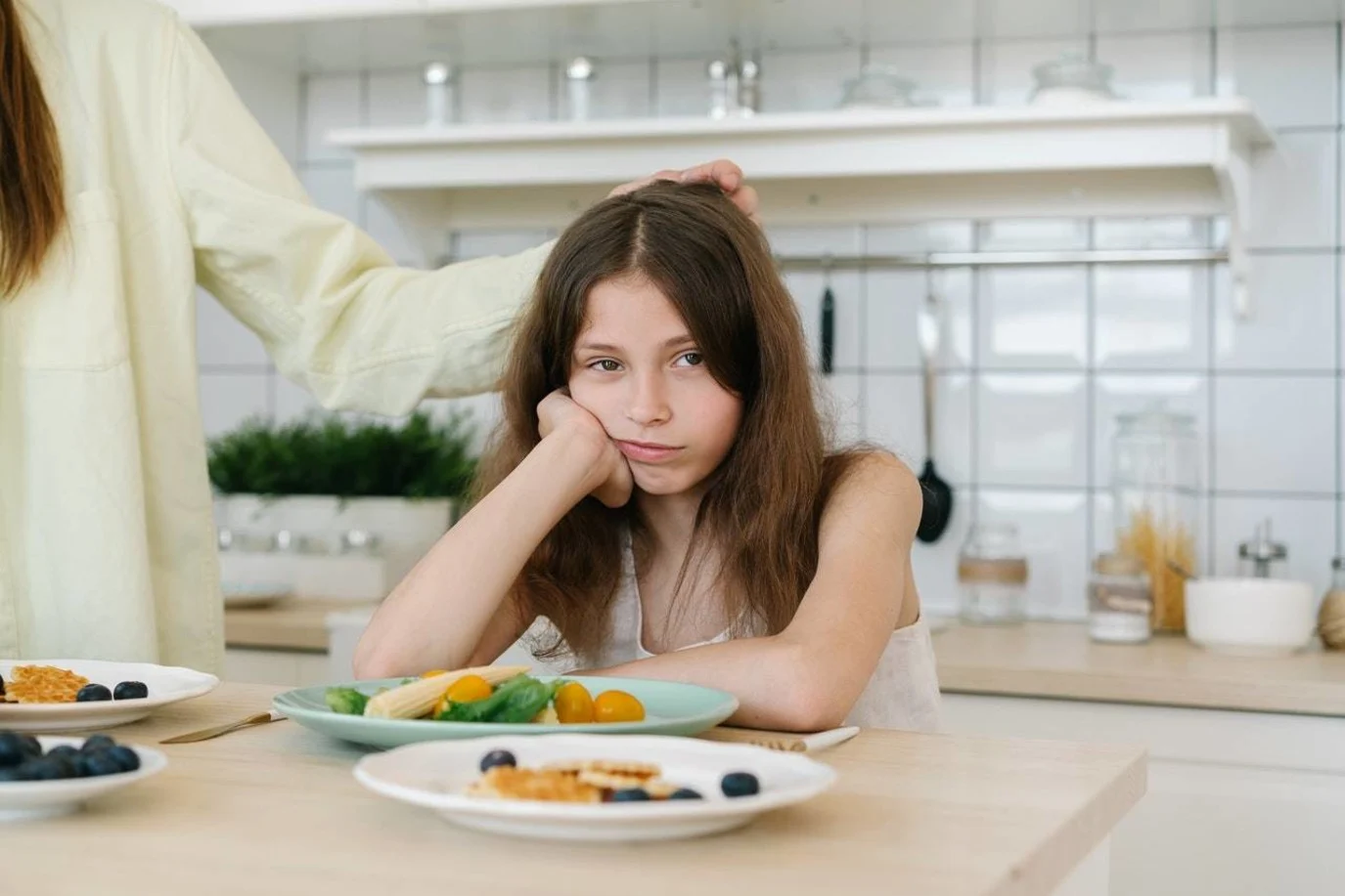 اكتئاب الطفولة تؤدي إلى ارتفاع خطر الإفراط في تناول الطعام لدى الشباب