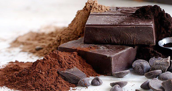 الشوكولاتة الداكنة للقلب والتوت للدماغ: فوائد الأطعمة الغنية بمضادات الأكسدة