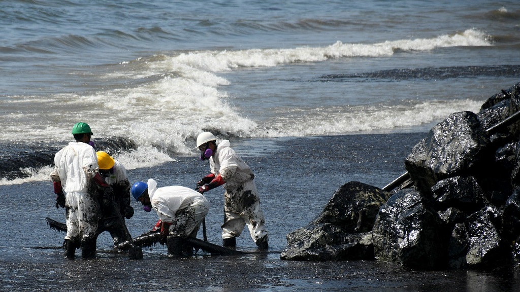تسريب النفط تهدد شواطئ الكاريبي