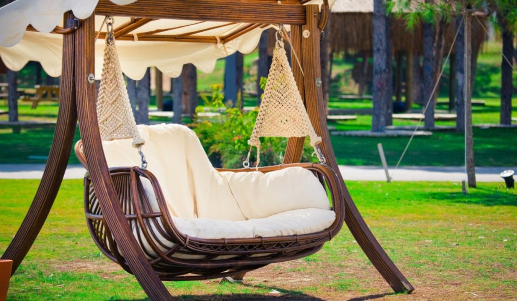 أفضل أرجوحة لمساحتك الخارجية: راحة وأناقة ومتانة