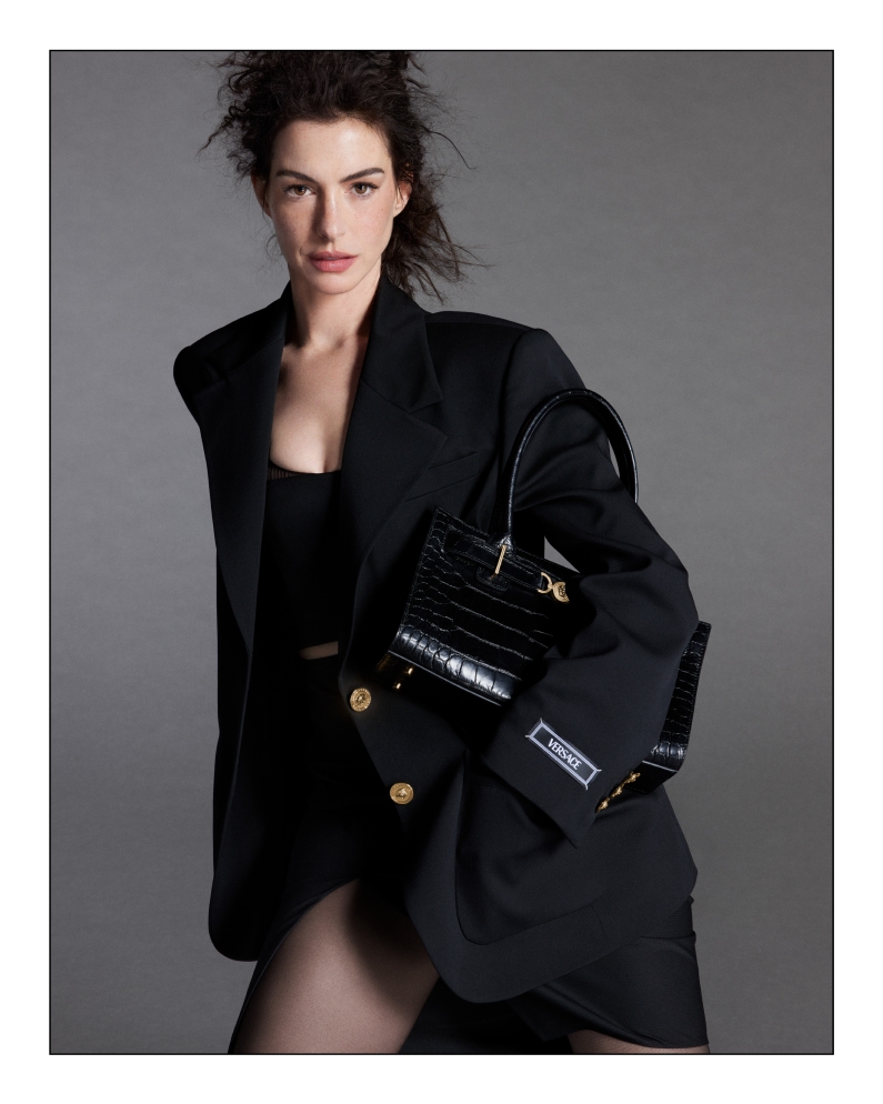 Anne Hathaway وCillian Murphy نجوم مجموعة Versace Icons