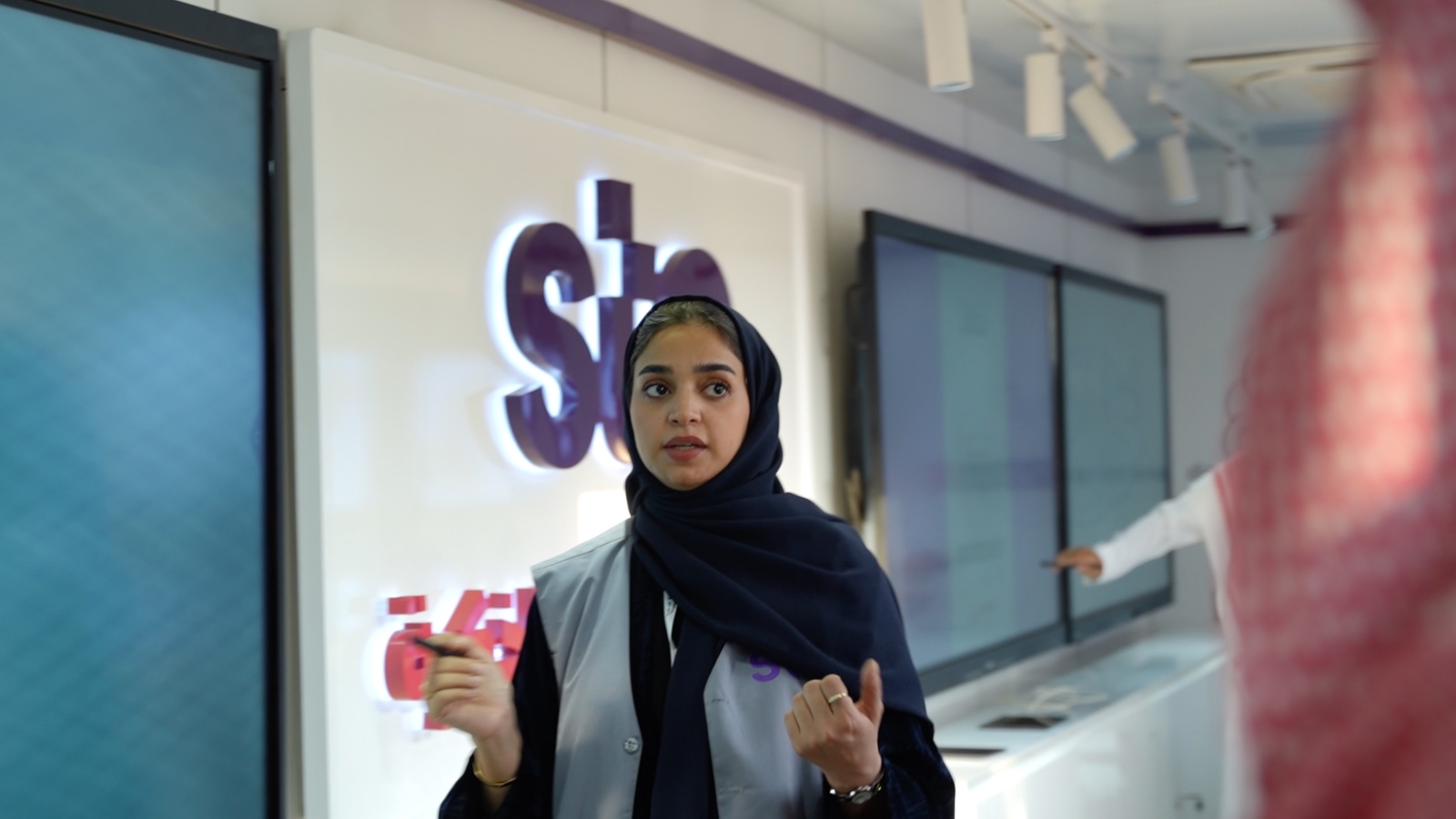 "الحافلة الذكية" من مجموعة stc تجوب المملكة للتوعية الرقمية المجتمعية