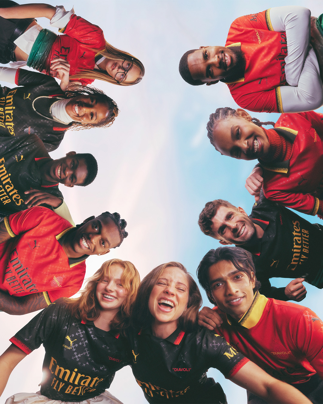 بوما وإيه سي ميلان وأوف وايت يكشفون عن أطقم بتصميمات جريئة