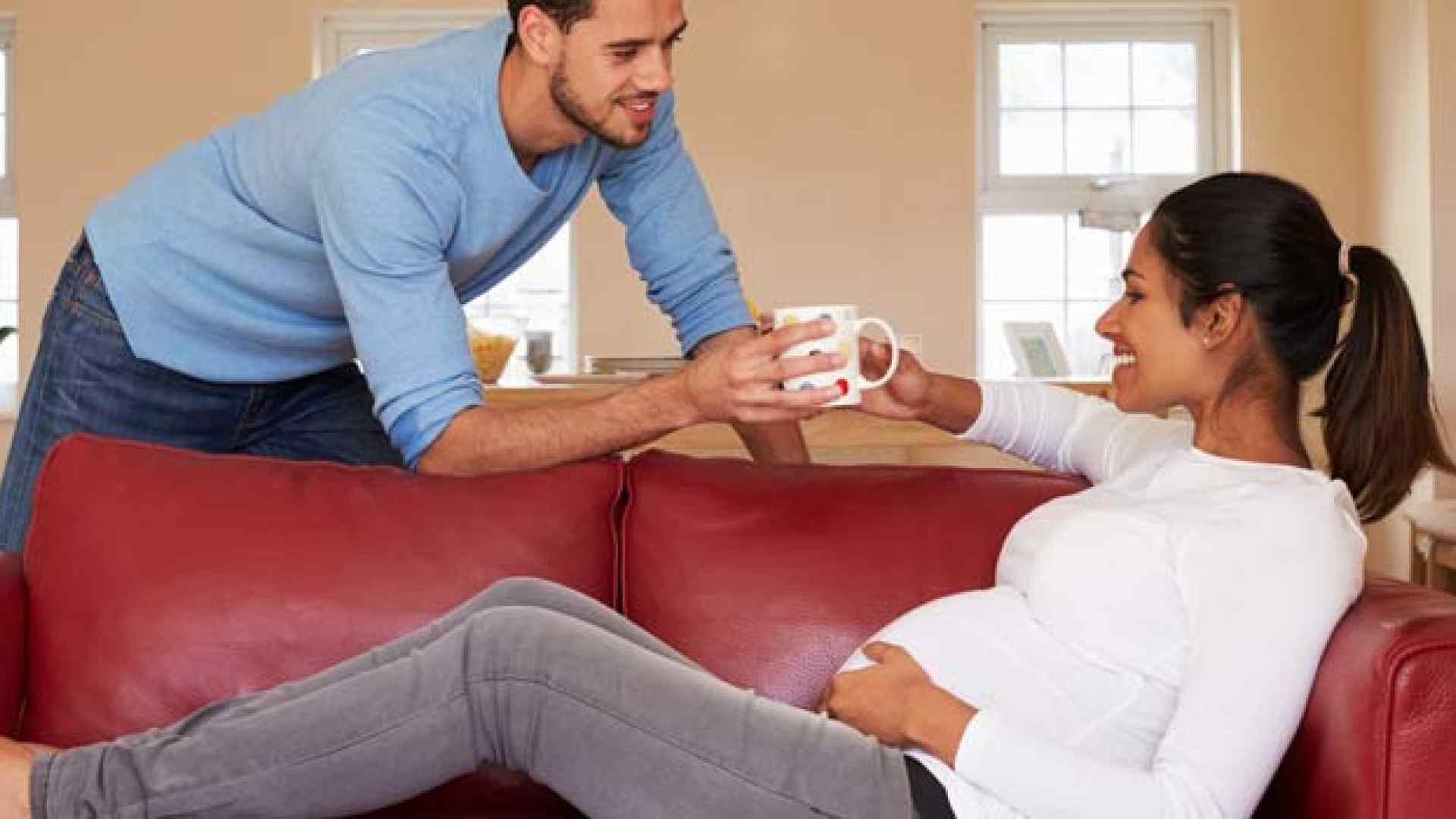 امرأة حامل وزوجها
