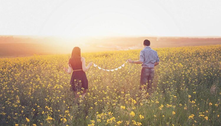 علاقة عاطفية