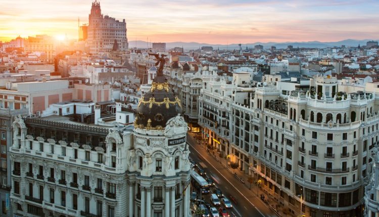 Carolina Herrera تطلق عرض الأزياء المخصص لتشكيلة موسم ربيع وصيف 2026 في مدريد