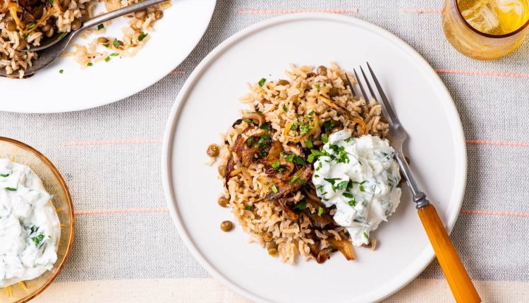 طعام صحي أرز بني وزبادي