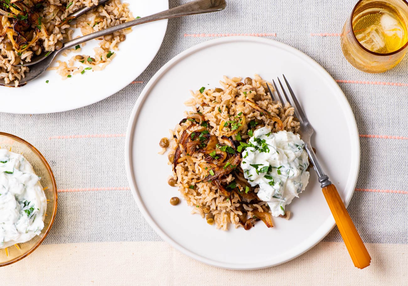 طعام صحي أرز بني وزبادي