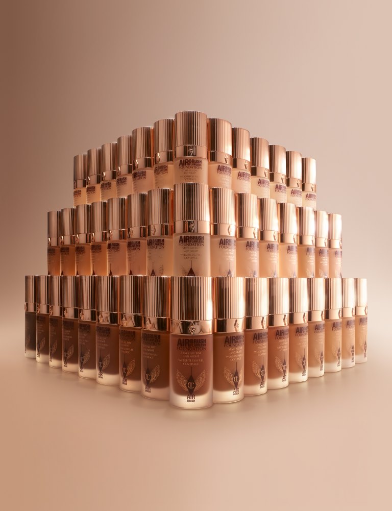 شارلوت تلبوري تكشف عن ابتكارين اثنين من AIRBRUSH COMPLEXION