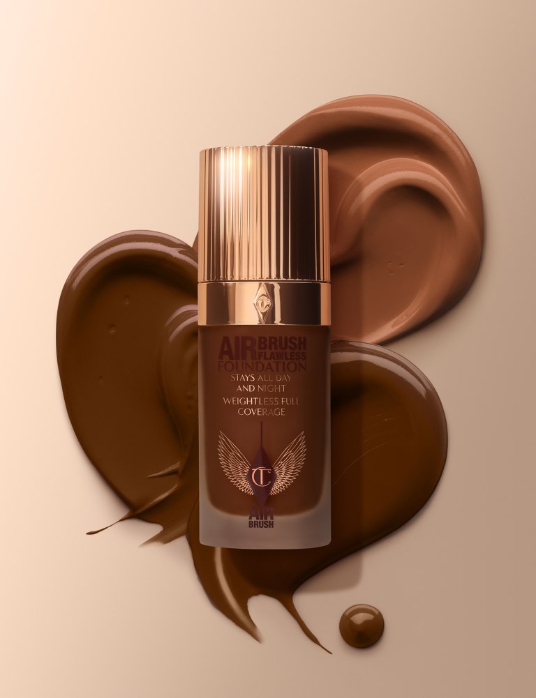 شارلوت تلبوري تكشف عن ابتكارين اثنين من AIRBRUSH COMPLEXION