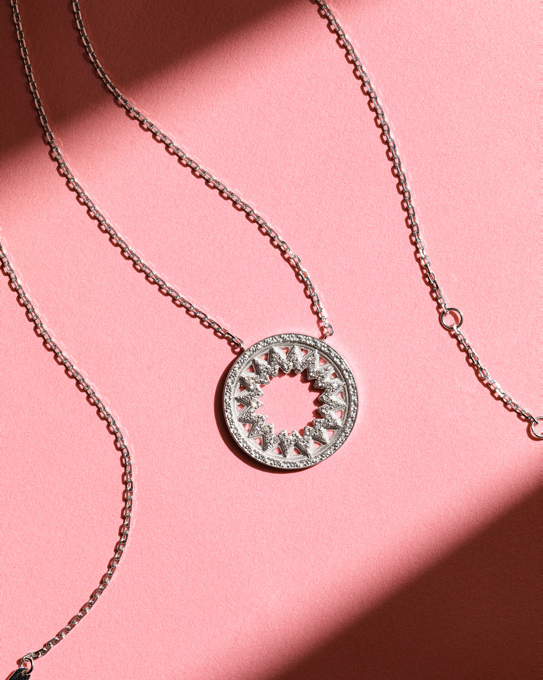 تتحوّل الذكريات إلى مجوهرات خالدة بأيادي قندلفت